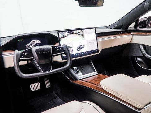 Used 2021 Tesla Model S Plaid image 5