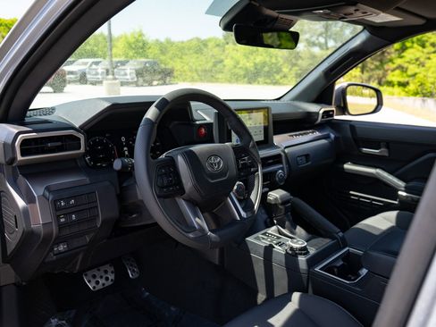 Used 2025 Toyota Tacoma TRD Sport AWD/4WD image 13