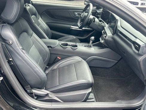 Used 2025 Ford Mustang Coupe RWD image 15