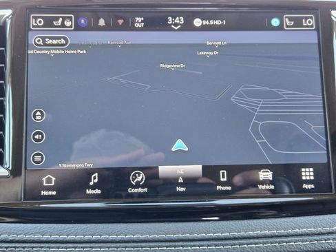 Used 2024 Chrysler Pacifica Select image 17