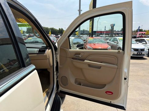 Used 2012 Cadillac Escalade Luxury RWD image 26