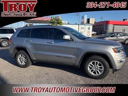 Used 2018 Jeep Grand Cherokee Laredo image 1
