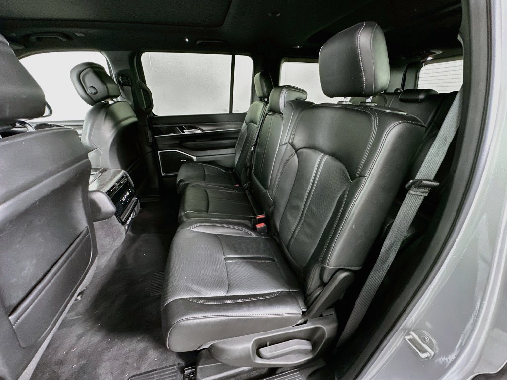 Used 2023 Jeep Wagoneer Series II w/ Premium Group I AWD/4WD image 25