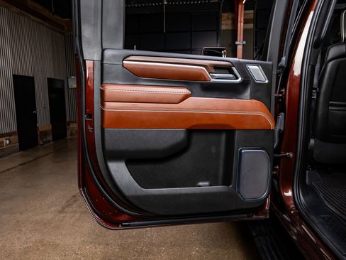 Used 2024 GMC Sierra 2500 Denali Ultimate image 38