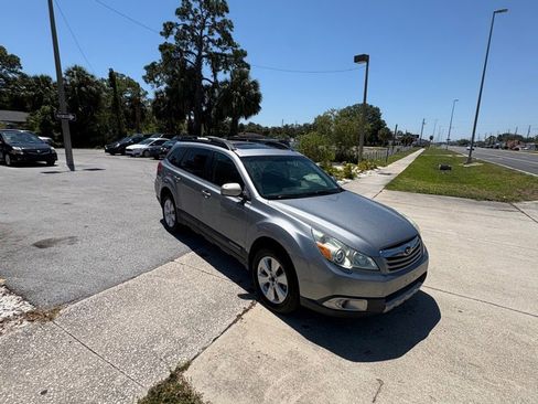 Used 2011 Subaru Outback 2.5i Limited w/ PWR Moonroof Pkg AWD/4WD image 3