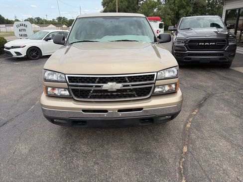 Used 2006 Chevrolet Silverado 1500 LT w/ Light Duty Power Package RWD image 3