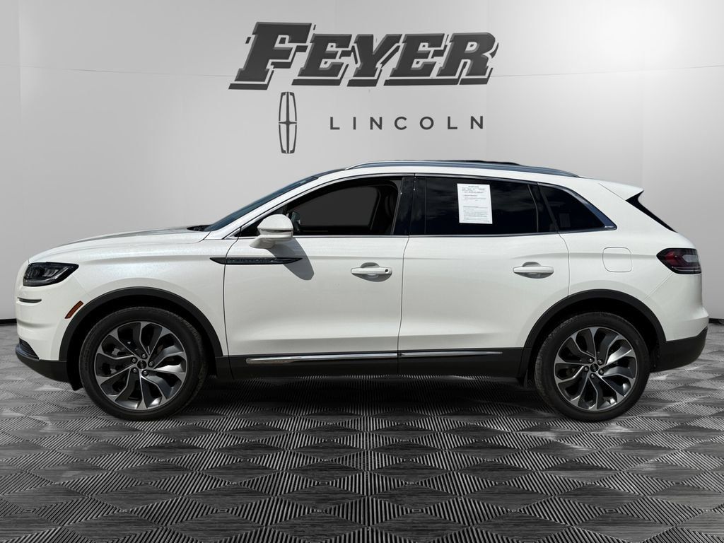 Used 2022 Lincoln Nautilus Reserve w/ Luxury Package FWD image 2