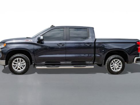 Used 2024 Chevrolet Silverado 1500 LT w/ Z71 Off-Road Package image 9