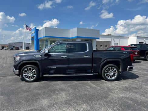 Used 2023 GMC Sierra 1500 SLT w/ SLT Convenience Package AWD/4WD image 4