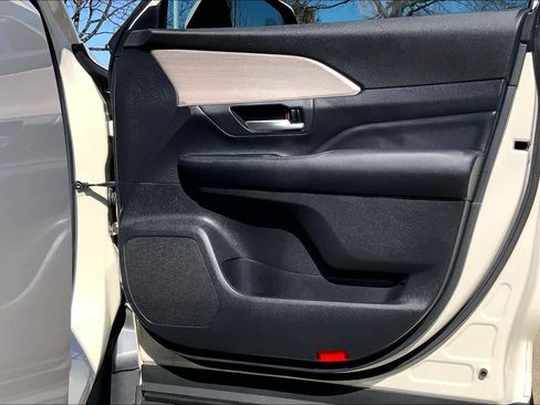 Used 2024 Toyota Grand Highlander Limited image 22