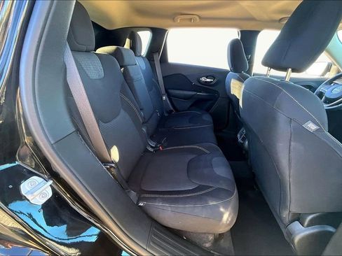 Used 2016 Jeep Cherokee Latitude w/ Comfort & Sound Group image 29