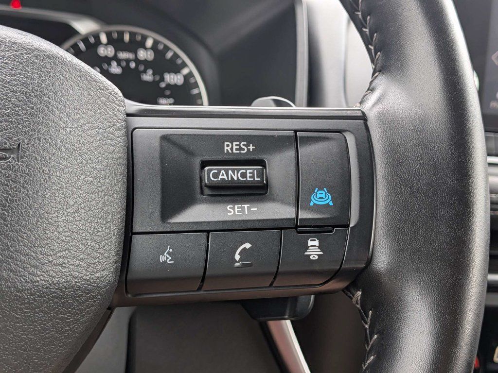 Used 2025 Nissan Rogue SV AWD/4WD image 36