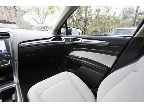 Used 2020 Ford Fusion SE w/ Equipment Group 151A image 9