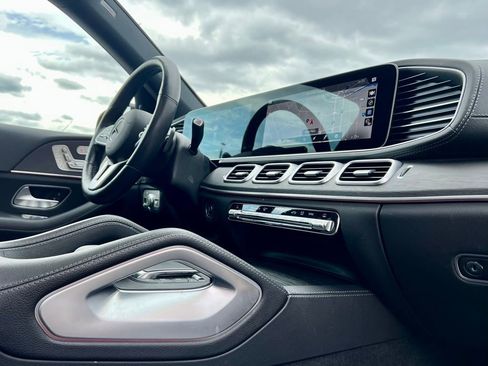 Used 2022 Mercedes-Benz GLS 450 4MATIC image 10