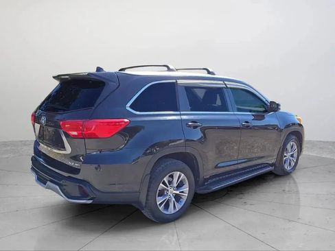 Used 2015 Toyota Highlander XLE image 28