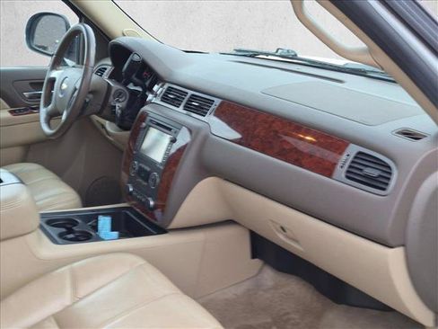 Used 2014 Chevrolet Suburban LT AWD/4WD image 25