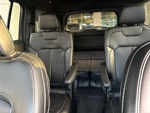 Used 2025 Jeep Grand Cherokee L Limited w/ Luxury Tech Group II RWD image 7