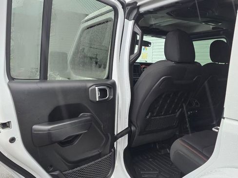 Used 2019 Jeep Wrangler Unlimited Rubicon w/ Steel Bumper Group image 19