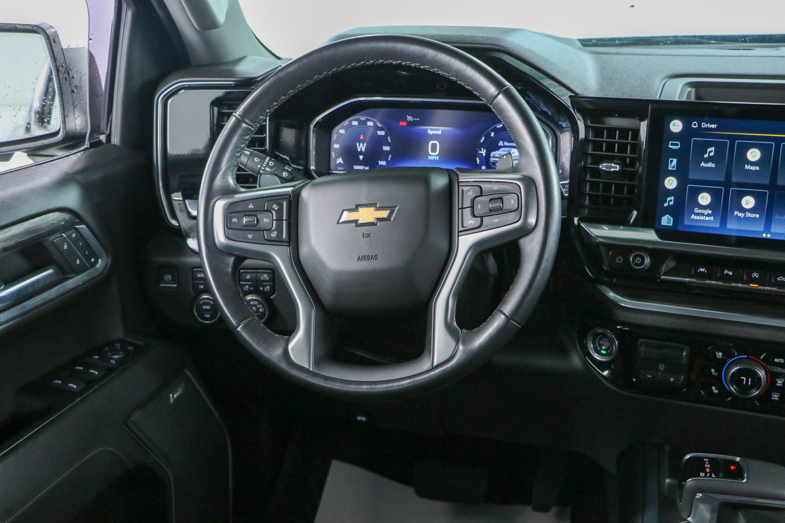 Used 2022 Chevrolet Silverado 1500 LTZ AWD/4WD image 13