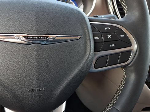 Used 2023 Chrysler Voyager LX FWD image 11