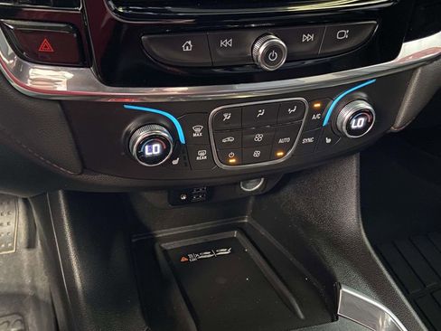 Used 2023 Chevrolet Traverse RS image 27