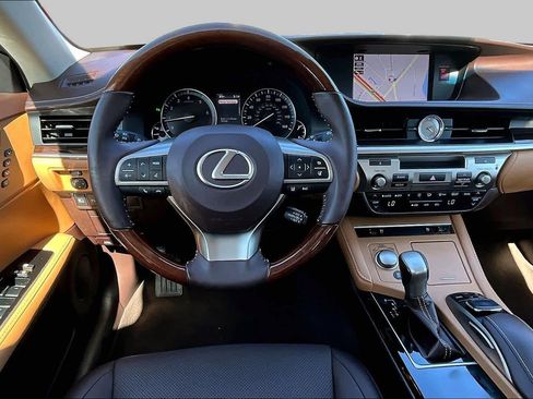 Used 2018 Lexus ES 350 w/ Navigation System Package FWD image 5