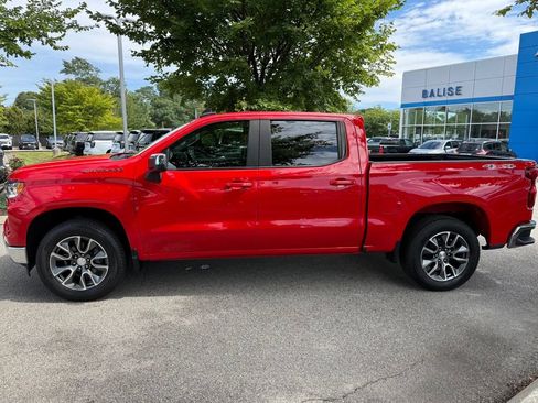 Used 2022 Chevrolet Silverado 1500 LT AWD/4WD image 2