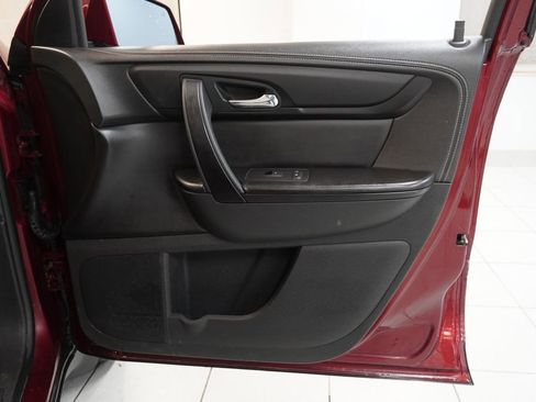 Used 2016 Chevrolet Traverse LT w/ Style and Technology Package FWD image 32