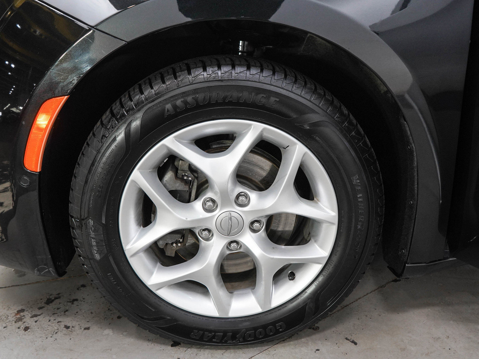 Used 2017 Chrysler Pacifica Touring-L Plus w/ Advanced Safetytec Group FWD image 31