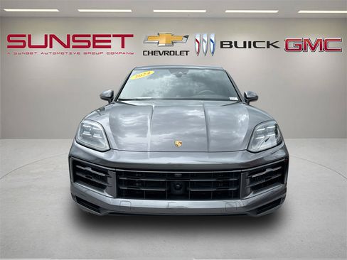 Certified 2024 Porsche Cayenne Coupe AWD/4WD image 2