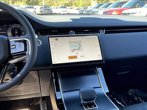 New 2026 Land Rover Range Rover Evoque Dynamic SE image 9