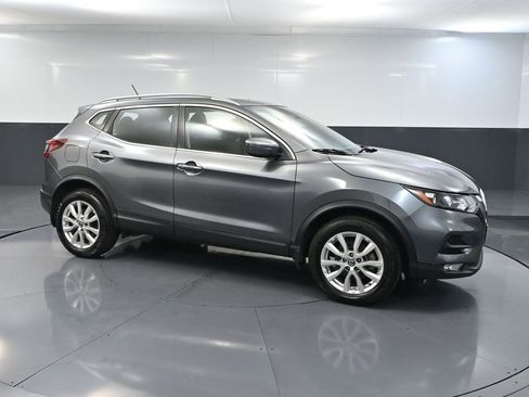 Used 2021 Nissan Rogue Sport SV image 4