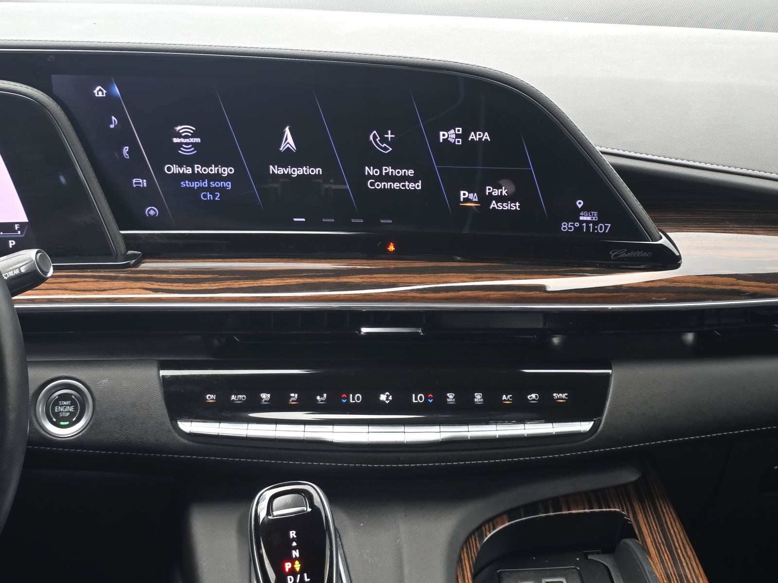 Used 2024 Cadillac Escalade Premium Luxury w/ Performance Package AWD/4WD image 17