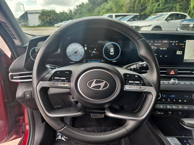 Used 2025 Hyundai Elantra SEL FWD image 23