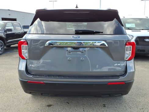 Used 2023 Ford Explorer XLT AWD/4WD image 5