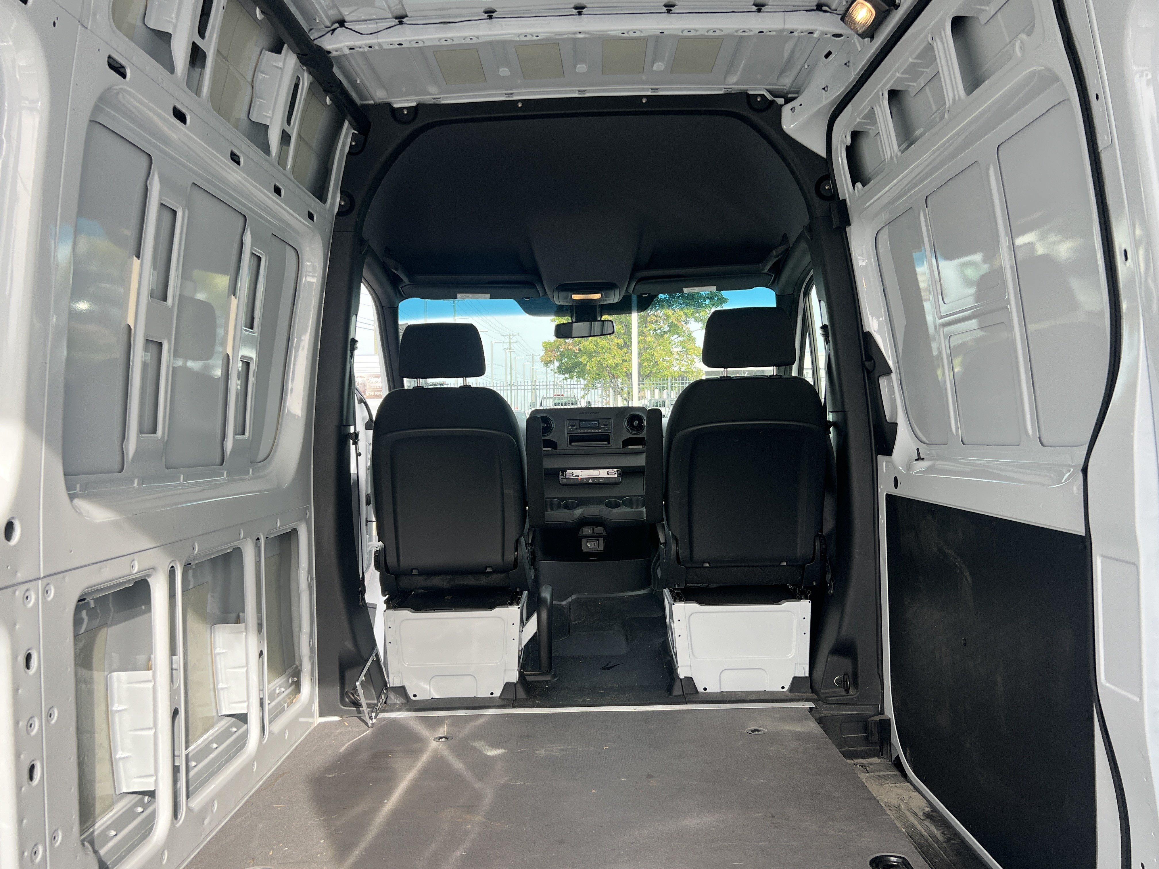 Used 2025 Mercedes-Benz Sprinter 3500 image 31