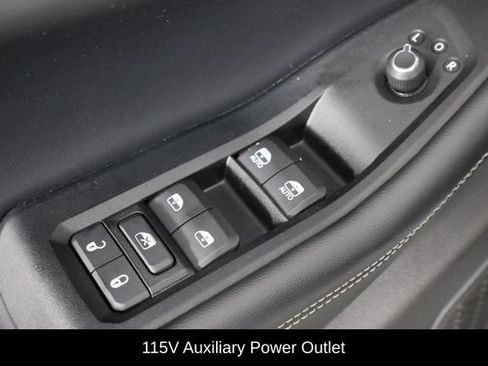 Used 2023 Jeep Grand Cherokee Altitude AWD/4WD image 19
