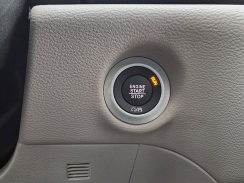 Used 2024 Chrysler Pacifica Limited image 15