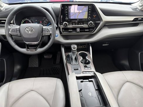Used 2021 Toyota Highlander Limited image 23