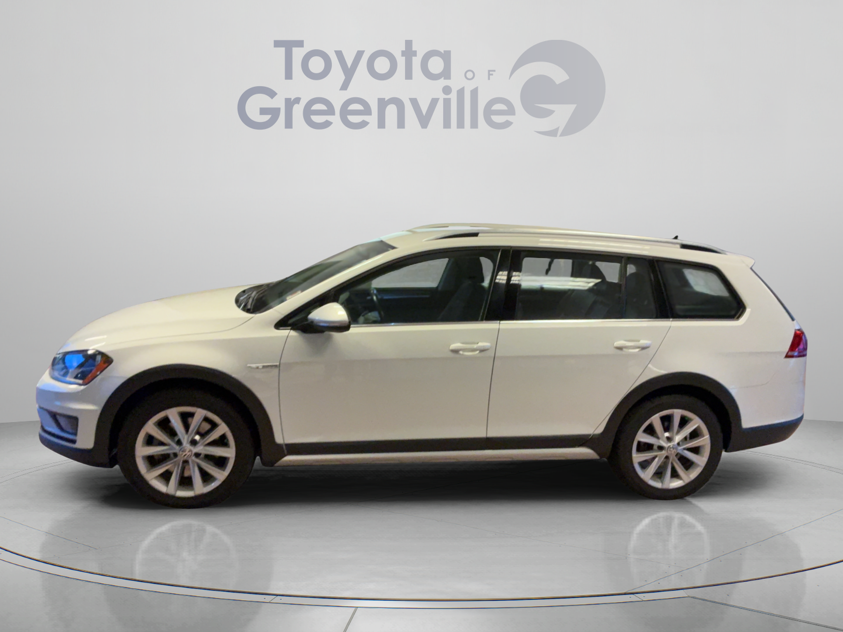 Used 2017 Volkswagen Golf Alltrack S AWD/4WD image 2