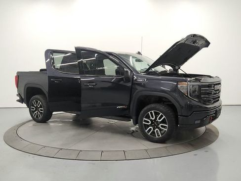 Used 2023 GMC Sierra 1500 AT4 w/ AT4 Premium Package AWD/4WD image 9