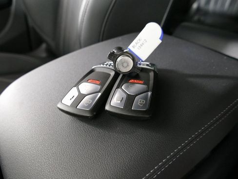 Used 2024 Audi Q5 e Premium w/ Convenience Package image 12