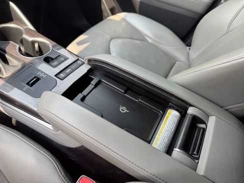 Used 2020 Toyota Highlander Limited FWD image 33