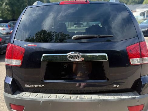 Used 2009 Kia Borrego EX w/ Premium Pkg image 3