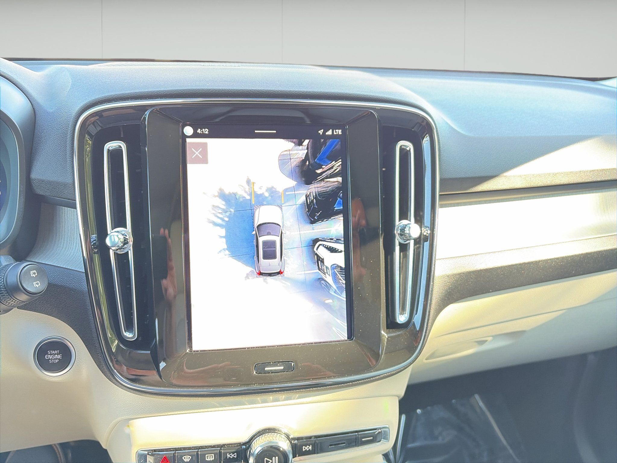 Used 2025 Volvo XC40 B5 Ultra AWD/4WD image 8