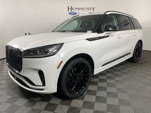 New 2025 Lincoln Aviator Reserve w/ Luxury Package image 2