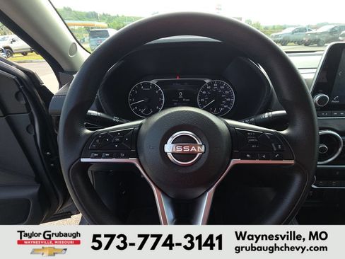 Used 2024 Nissan Sentra SV FWD image 17
