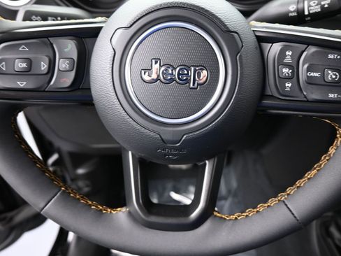 Used 2024 Jeep Gladiator Sport w/ Premium Package image 29