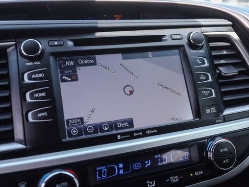 Used 2019 Toyota Highlander XLE AWD/4WD image 45