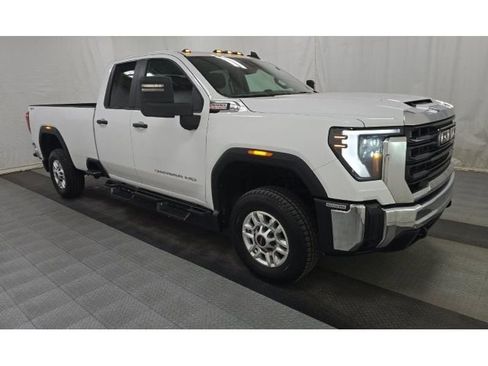 Used 2024 GMC Sierra 2500 Pro AWD/4WD image 2
